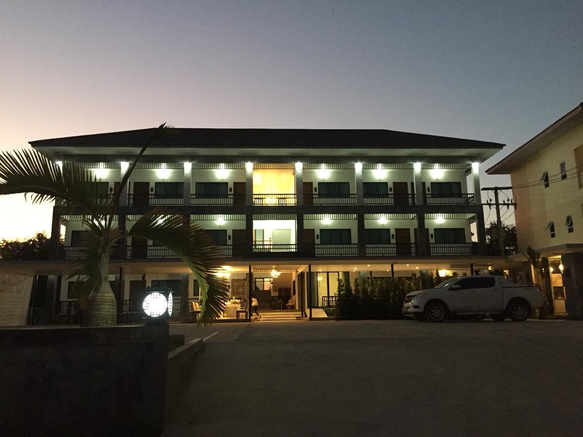 Phetcharat Grand Hotel Maesot Месот Екстер'єр фото