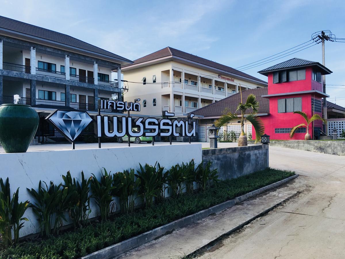 Phetcharat Grand Hotel Maesot Месот Екстер'єр фото