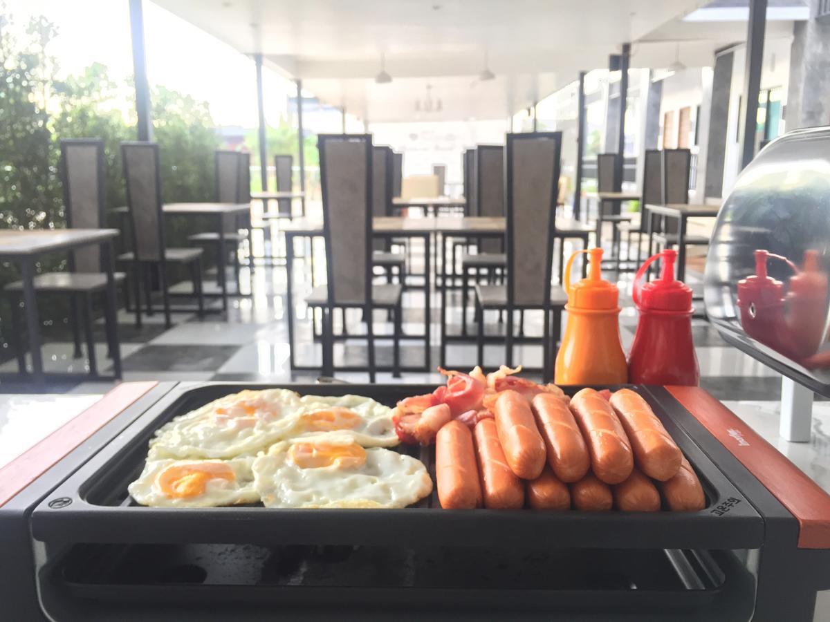 Phetcharat Grand Hotel Maesot Месот Екстер'єр фото